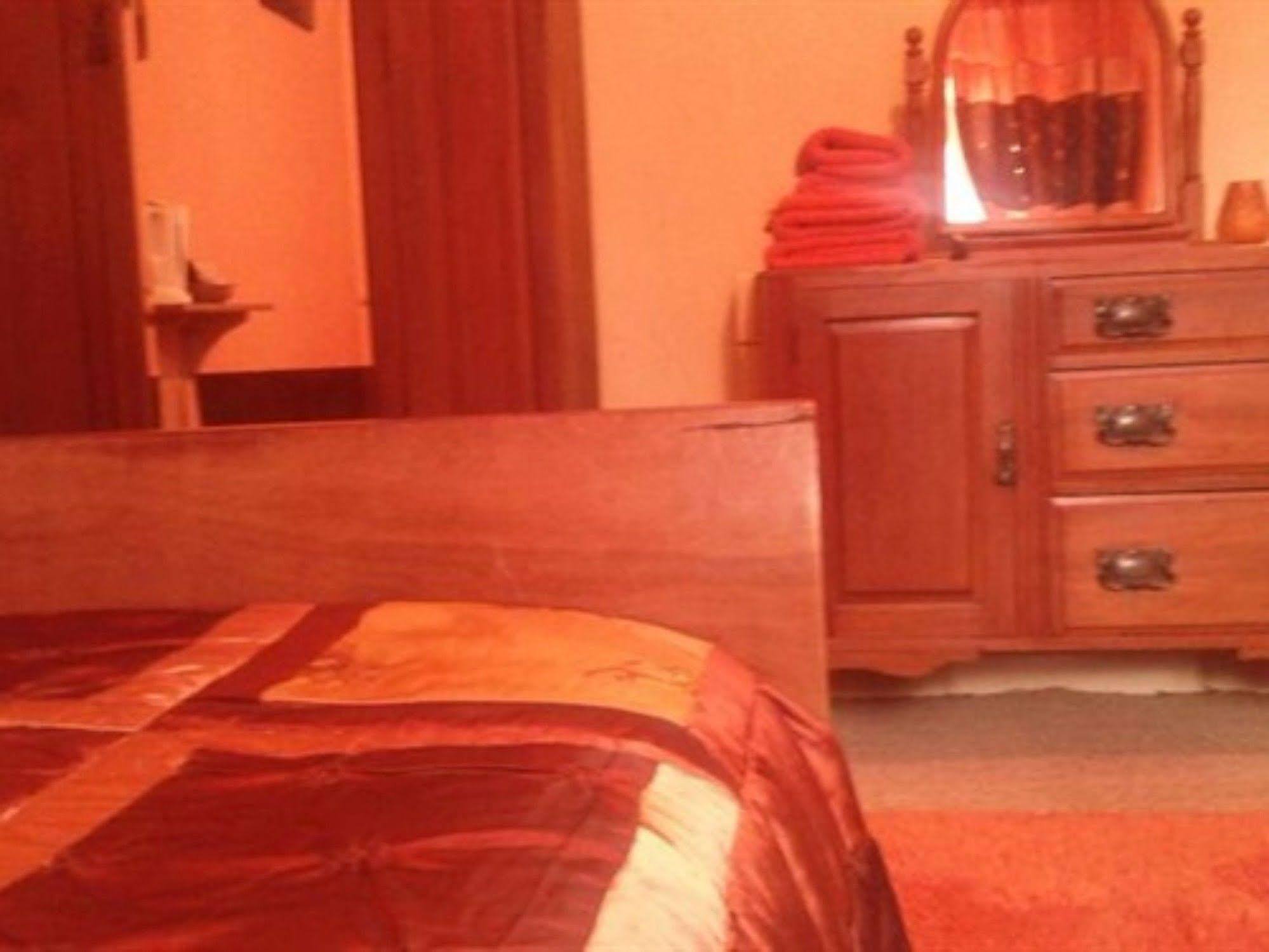 Sunset House Chambres De Hotes Magnac-Laval Екстер'єр фото